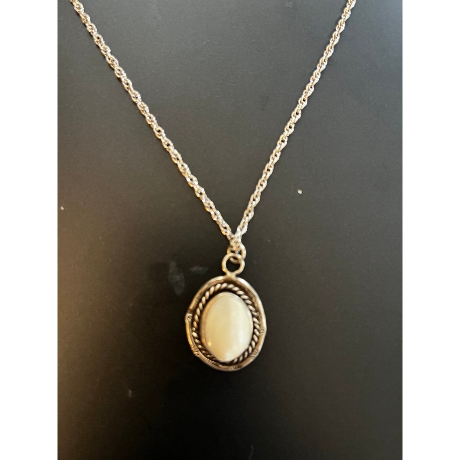 Vintage Native American Sterling Silver & Mother Pearl Pedant Necklace